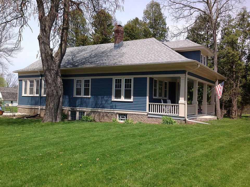 2nd image of 901 N Green Bay Rd