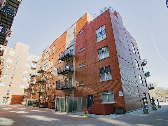 4th image of 1224 Chicago Ave APT 405