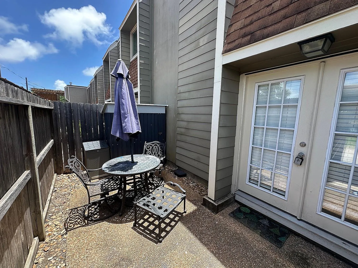 2 bed, 1.5 bath, 906 sqft, $1,750 — Photo 2