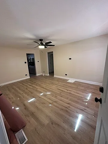 2 bed, 900 sqft, $1,824 — Photo 2