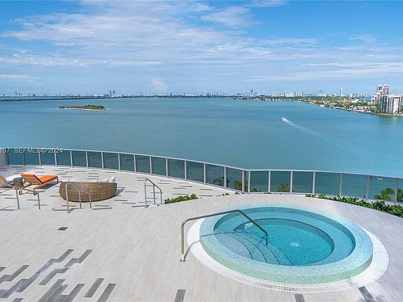 3rd image of 488 NE 18th St Penthouse 8