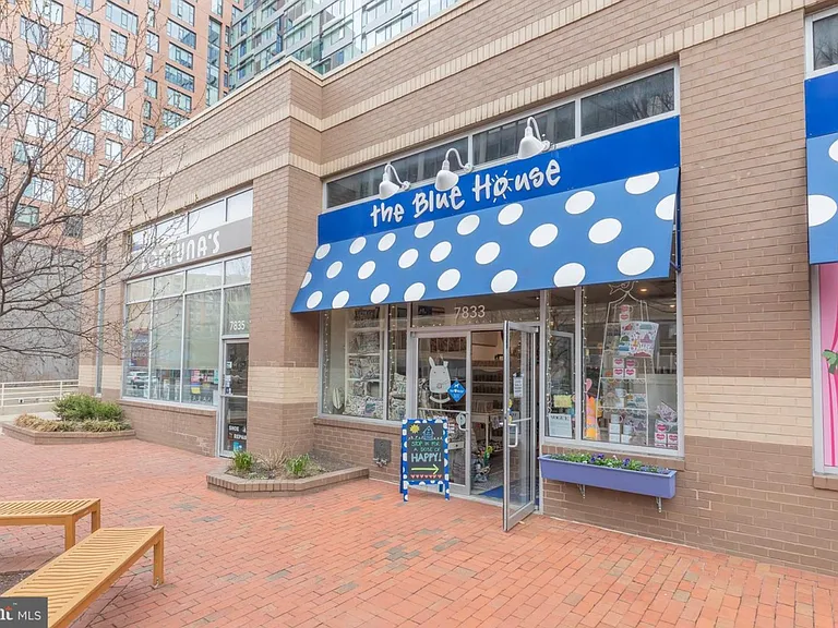 4801 Fairmont Ave #411 — Photo 32