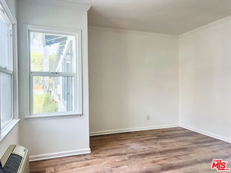 604 E Chevy Chase Dr #B — Photo 5