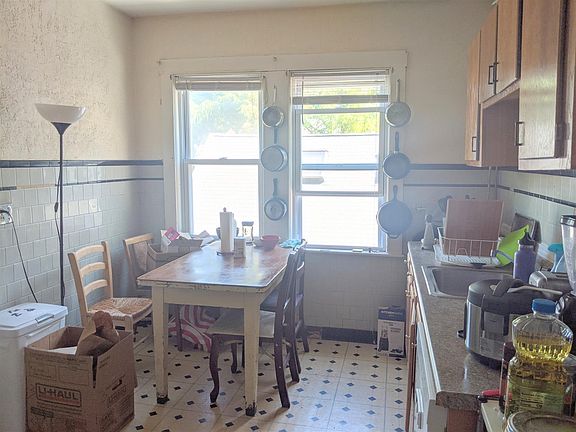 3rd image of 42 Linden Ave #1