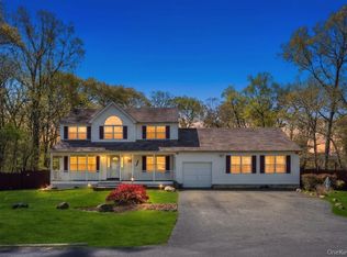 32 Prince Rd, Rocky Point, NY 11778