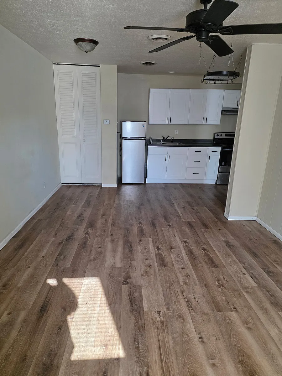 Building Photo - 107 W Franklin St #1