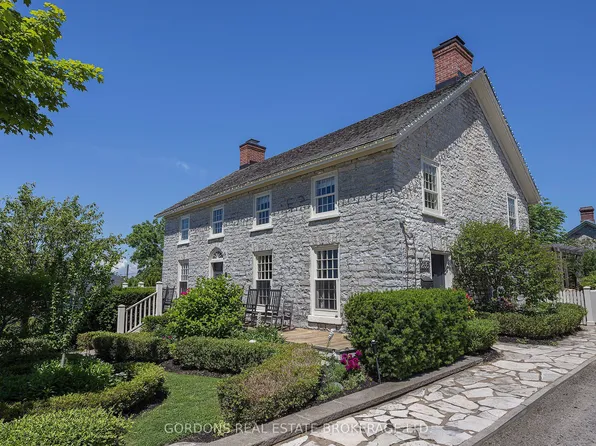 236 James St, Kingston, ON K7K 5P3