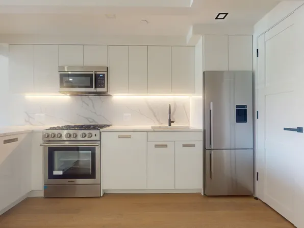 428 East 9th Street 402 image 2 of 21
