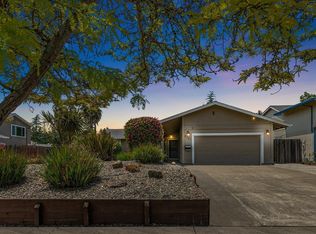 6121 Country Club Dr, Rohnert Park, CA 94928