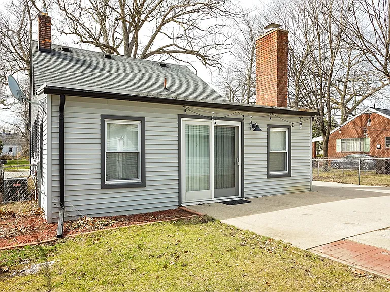 854 Allen St — Photo 30