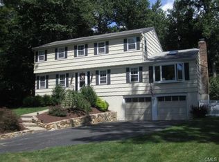 10 Lily Cir, Trumbull, CT 06611