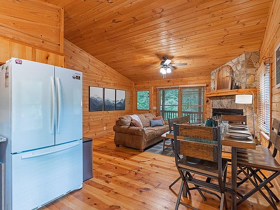 5th image of 1480 Hidden Lake Dr