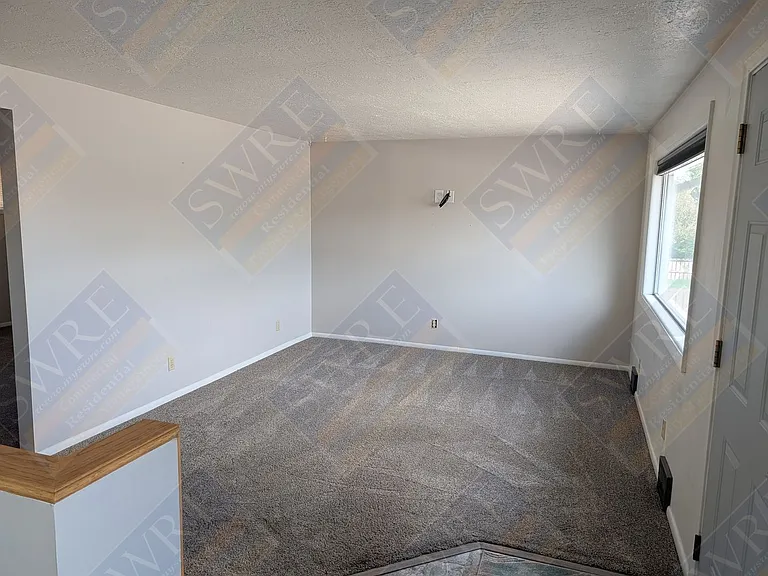460 Jensen St — Photo 2