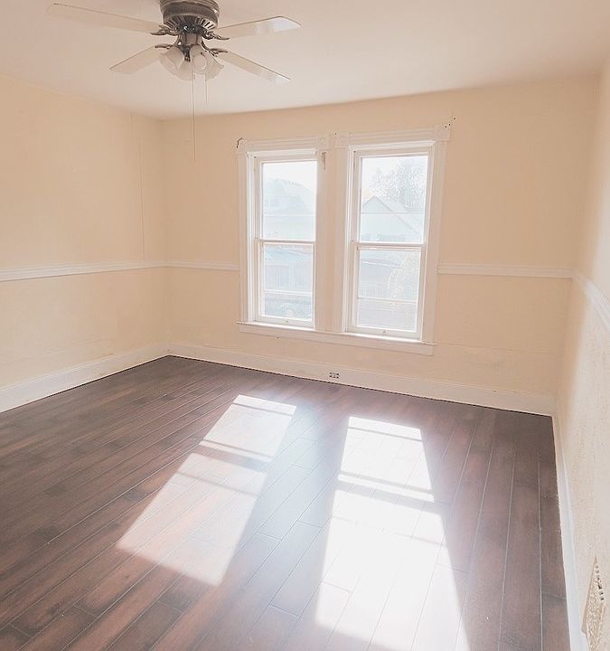 1st image of 672 Dougall Ave