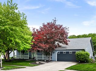 25 Bay Pointe Dr, Bloomington, IL 61704