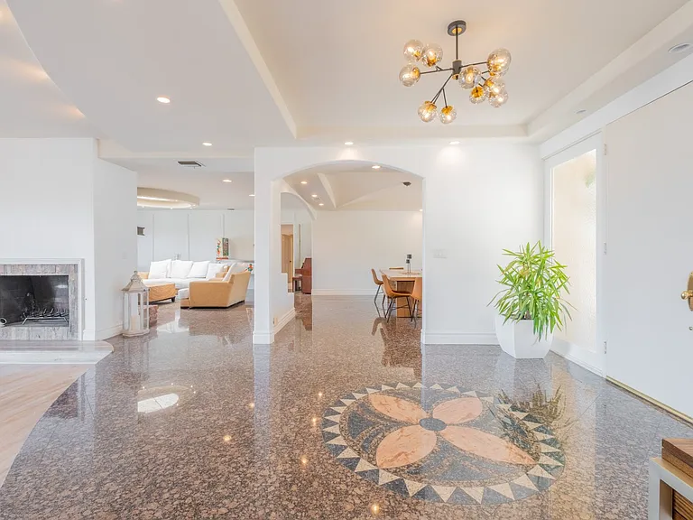 4321 Clear Valley Dr — Photo 8