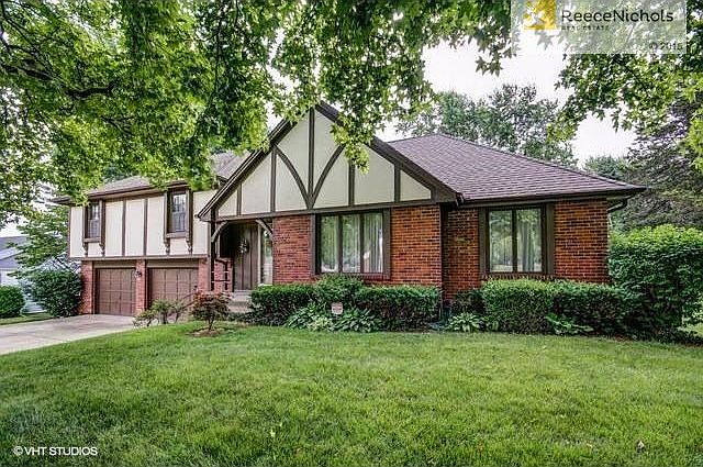 Spacious 4 bedroom, 2 Full Bath, 2 half bath home
