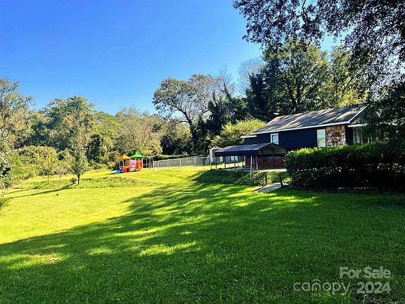 3rd image of 1425 Kings Cir