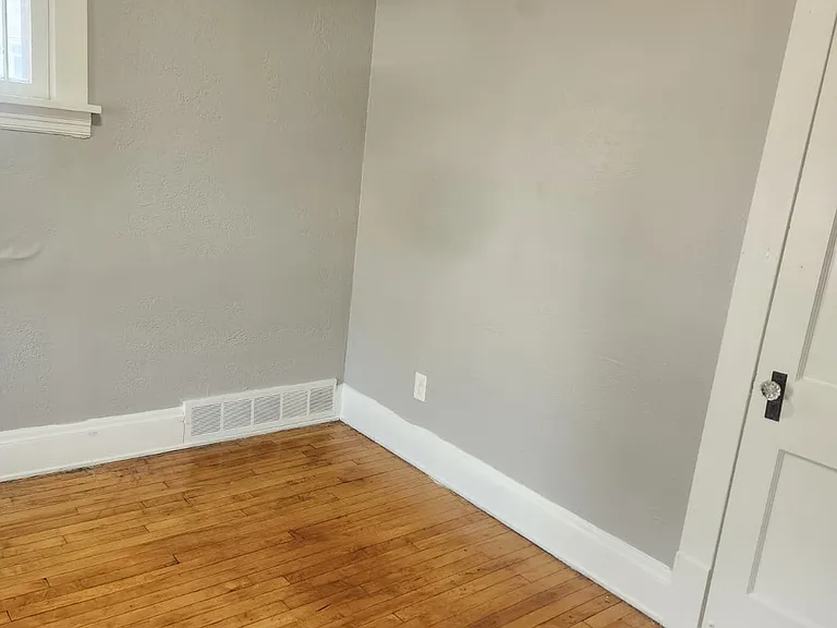 11716 Parkhill Ave #UP — Photo 8