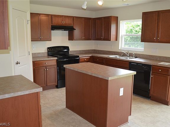 5th image of 227 SW 19th Terrace Cpe