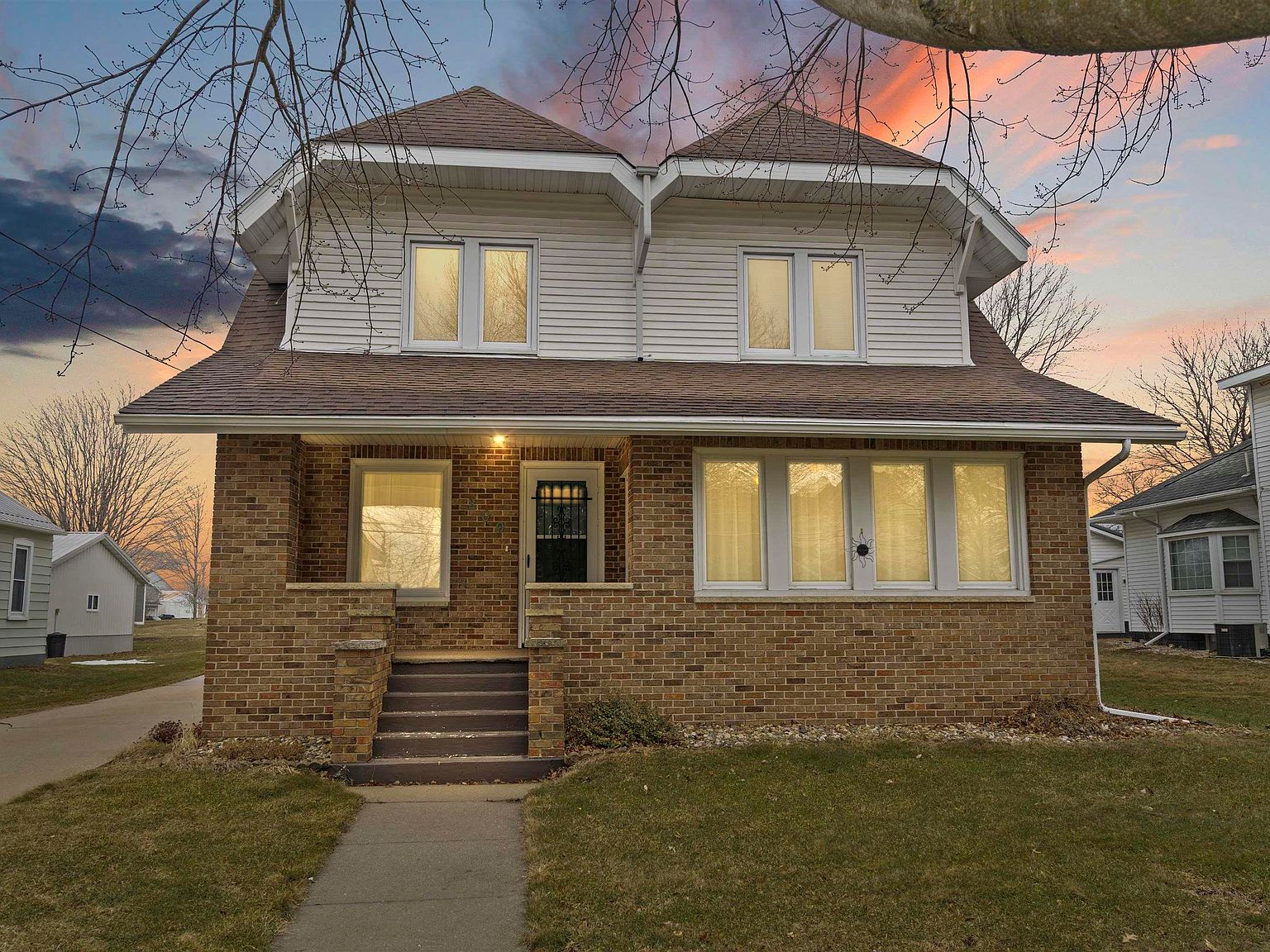 209 E Elm St, Strawberry Point, IA 52076 Zillow