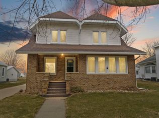 209 E Elm St, Strawberry Point, IA 52076