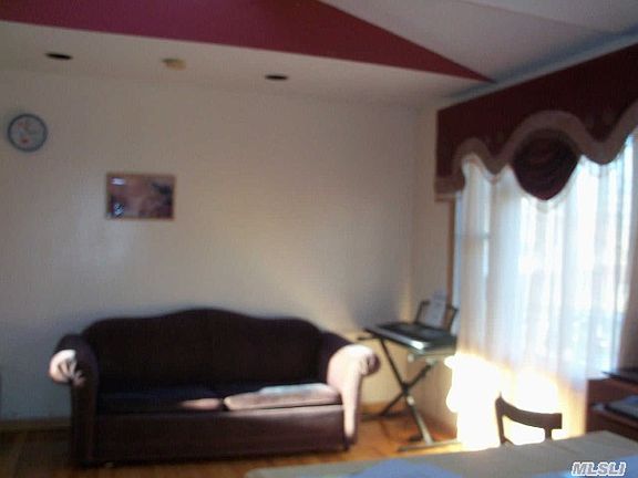 3rd image of 153 Stuyvesant Dr