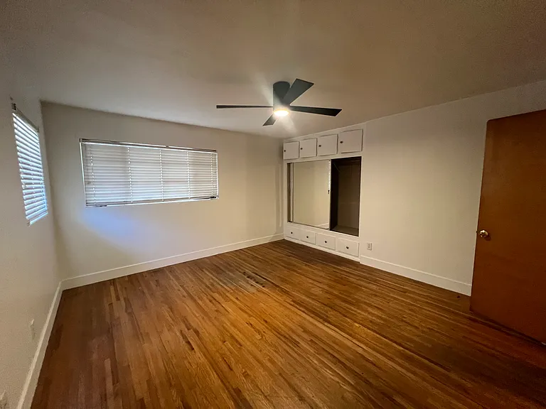 2424 Cedar St — Photo 12