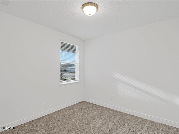 4th image of 136 Lost Ball Dr