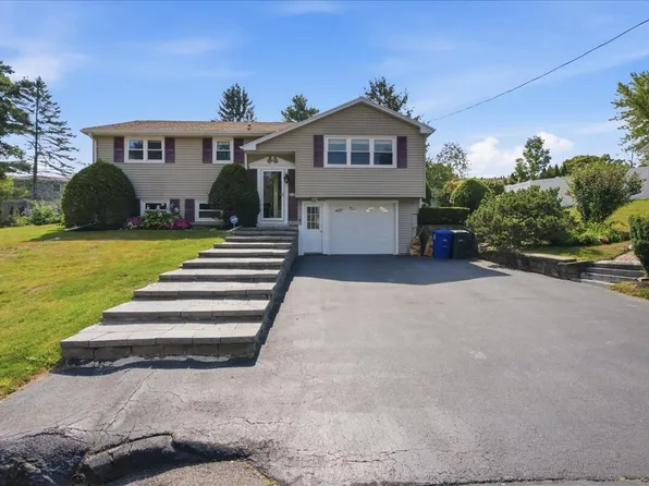 2 Quaker Road, Westbrook, ME 04092