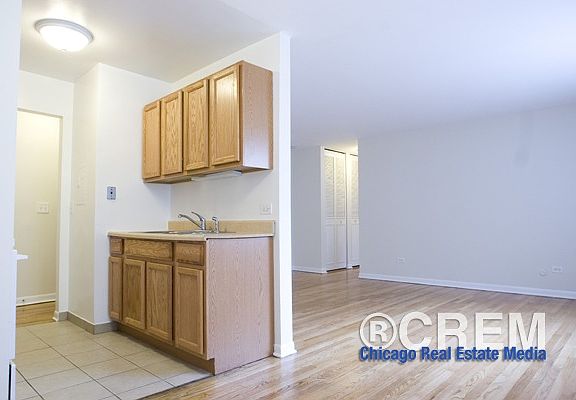 2nd image of 1441 W Howard St APT 403