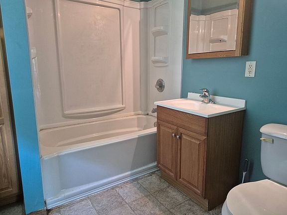 5th image of 421 State Ave APT 203