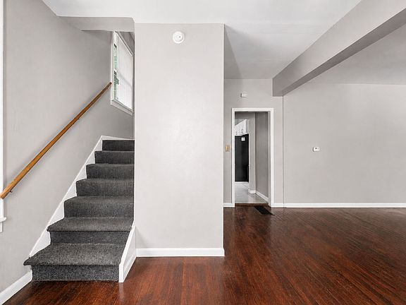 3rd image of 227 E Northwood Ave