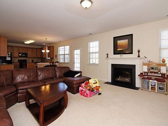 4th image of 588 Rolling Meadows Dr