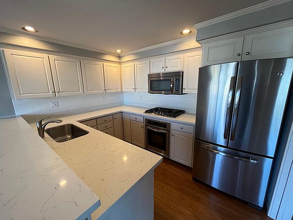 5th image of 2167 Dexter Ave N APT 402