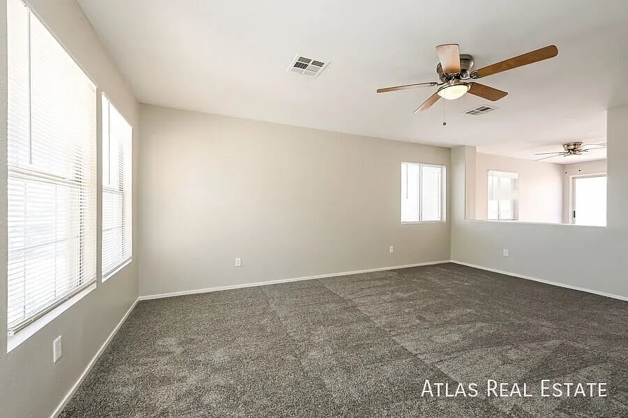 3 bed, 2.0 bath, 1389 sqft, $2,060 — Photo 2