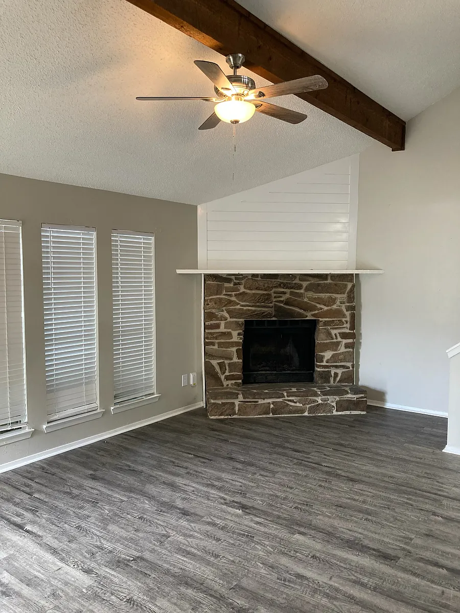 Building Photo - 956 Creekside Dr #956
