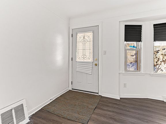 4th image of 526 Mill St