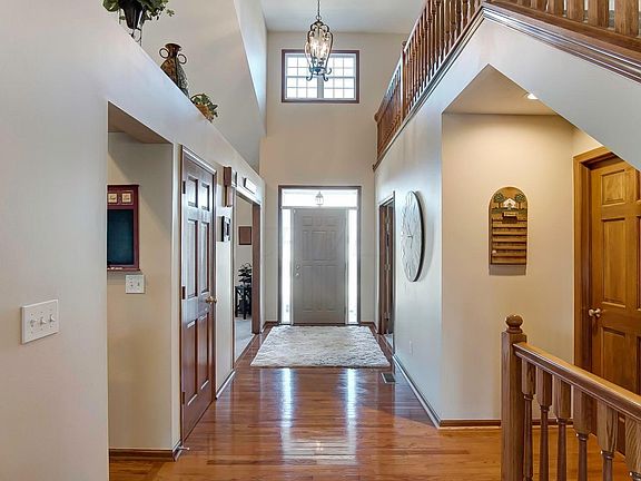 4th image of 5817 Meadowbrook Ln