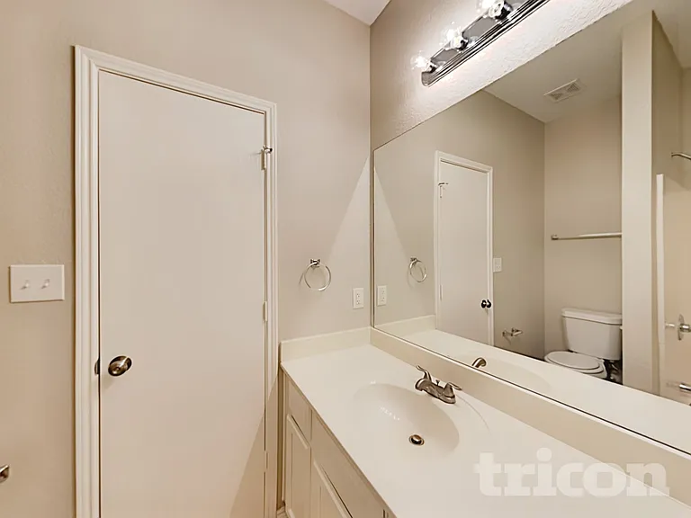 813 Indigo Ter — Photo 9