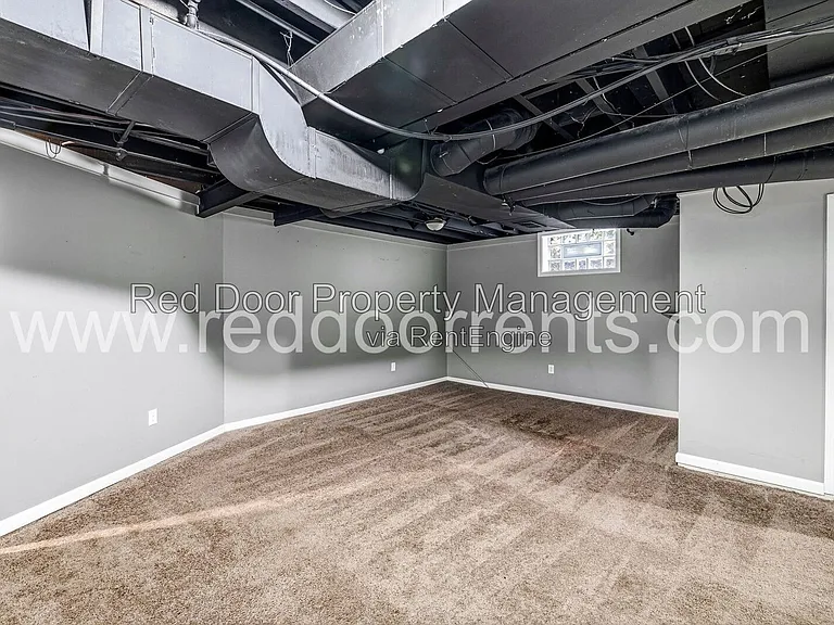 129 E 49th St — Photo 24