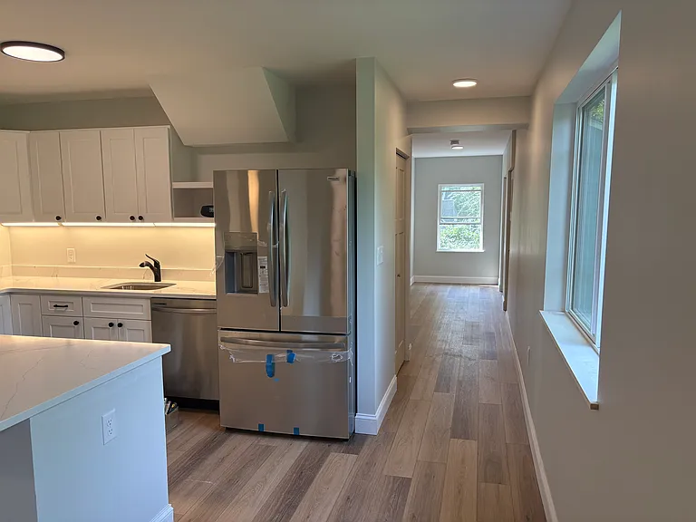 469 Amherst St #2R — Photo 2