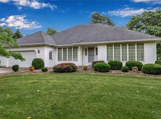 6999 Arrowhead Dr, Lockport, NY 14094