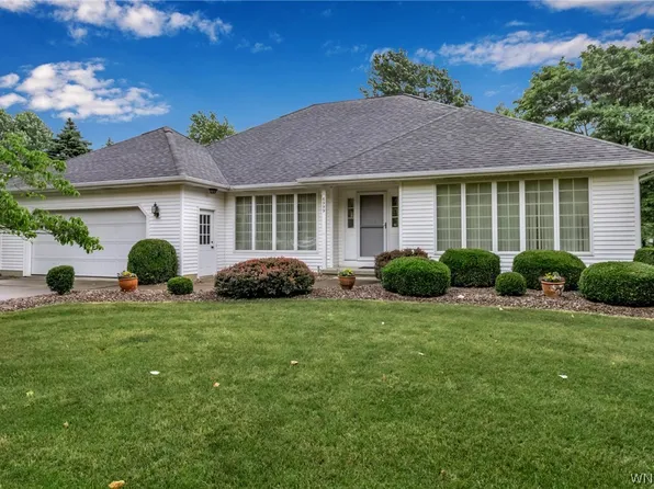 6999 Arrowhead Dr, Lockport, NY 14094