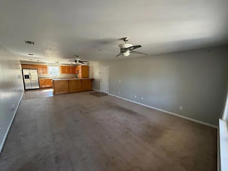 511 W Watts St — Photo 3
