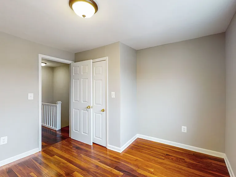 1142 Sargeant St — Photo 15