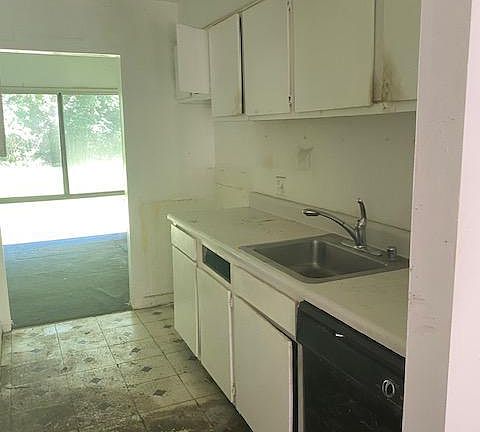 5th image of 3301 Hewitt Ave APT 103