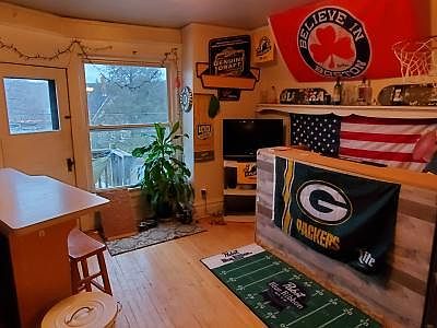 Kitchen eating area