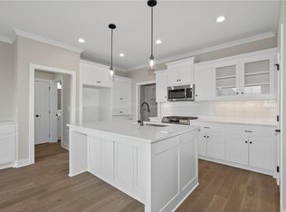 8283 Brockway St, Lenexa, KS 66220