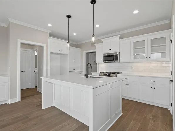 8283 Brockway St, Lenexa, KS 66220